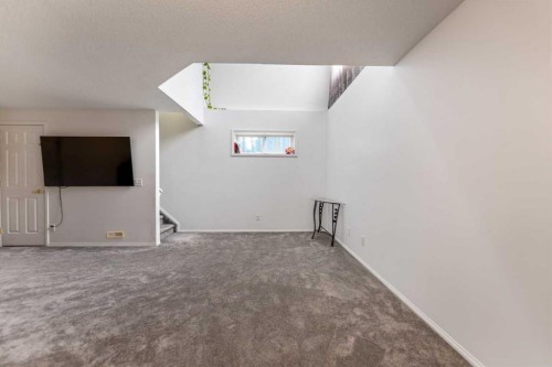 50 Taravista Gardens Ne, Calgary, AB - Indoor Photo Showing Other Room