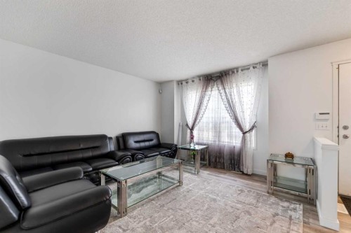 50 Taravista Gardens Ne, Calgary, AB - Indoor Photo Showing Living Room