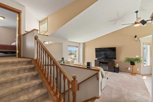 65 Canoe Circle Sw, Airdrie, AB - Indoor Photo Showing Other Room