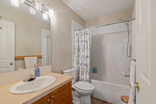 65 Canoe Circle Sw, Airdrie, AB - Indoor Photo Showing Bathroom
