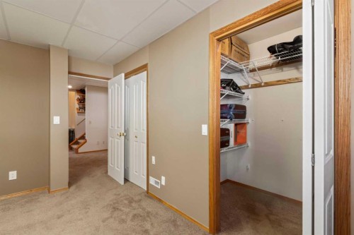 65 Canoe Circle Sw, Airdrie, AB - Indoor Photo Showing Other Room