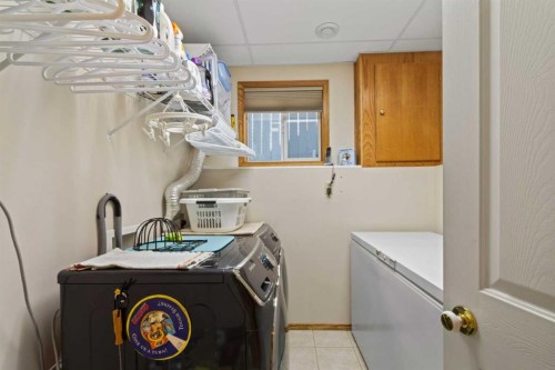 65 Canoe Circle Sw, Airdrie, AB - Indoor Photo Showing Laundry Room