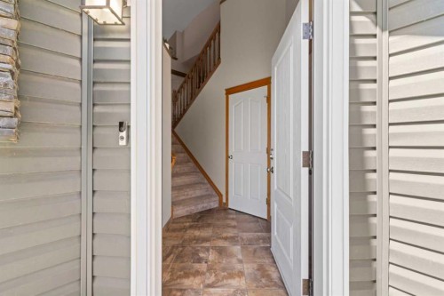 65 Canoe Circle Sw, Airdrie, AB - Indoor Photo Showing Other Room
