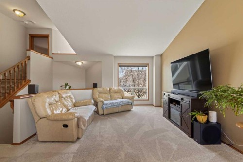 65 Canoe Circle Sw, Airdrie, AB - Indoor Photo Showing Living Room