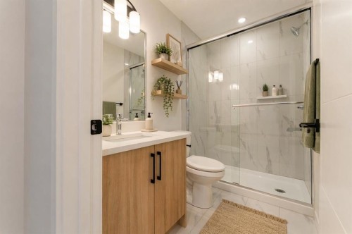 4909 88 Avenue Ne, Calgary, AB - Indoor Photo Showing Bathroom