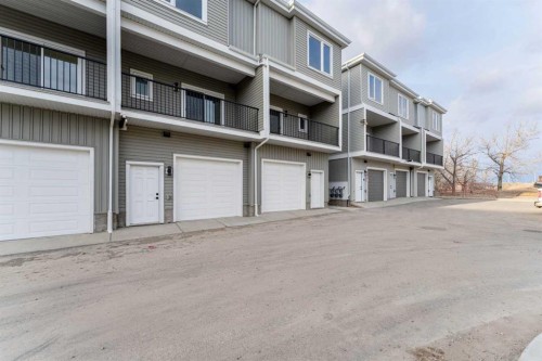 4909 88 Avenue Ne, Calgary, AB - Outdoor