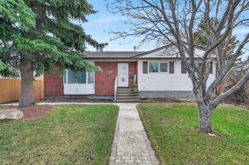 1427 McCrimmon Drive  Carstairs, AB T0M 0N0