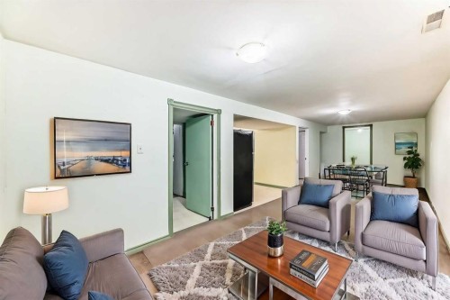 1511 43 Street Se, Calgary, AB - Indoor Photo Showing Living Room