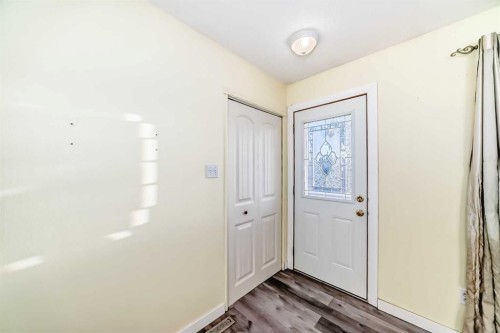 1511 43 Street Se, Calgary, AB - Indoor Photo Showing Other Room