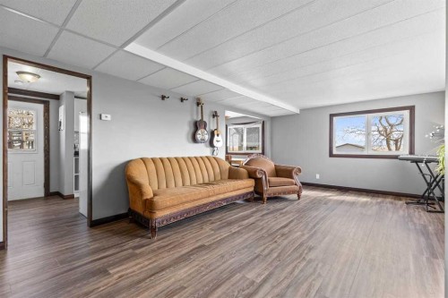 228 Railway Avenue, Mossleigh, AB - Indoor