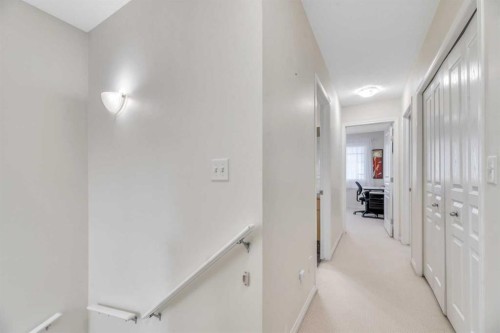 49 Everridge Gardens Sw, Calgary, AB - Indoor Photo Showing Other Room