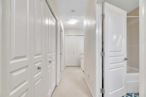49 Everridge Gardens Sw, Calgary, AB - Indoor Photo Showing Other Room