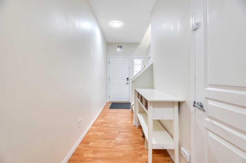 49 Everridge Gardens Sw, Calgary, AB - Indoor Photo Showing Other Room
