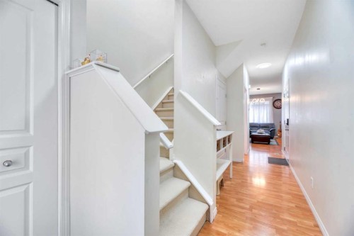 49 Everridge Gardens Sw, Calgary, AB - Indoor Photo Showing Other Room