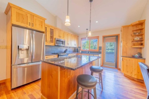 302-801 Benchlands Trail, Canmore, AB - Indoor Photo Showing Kitchen