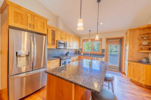 302-801 Benchlands Trail, Canmore, AB - Indoor Photo Showing Kitchen