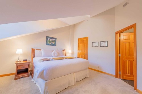 302-801 Benchlands Trail, Canmore, AB - Indoor Photo Showing Bedroom