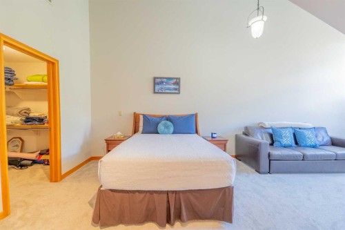 302-801 Benchlands Trail, Canmore, AB - Indoor Photo Showing Bedroom