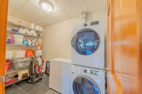 302-801 Benchlands Trail, Canmore, AB - Indoor Photo Showing Laundry Room