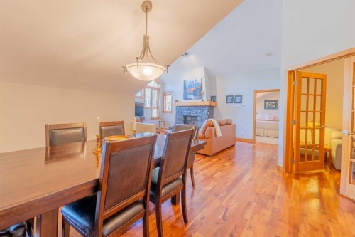 302-801 Benchlands Trail, Canmore, AB - Indoor Photo Showing Dining Room
