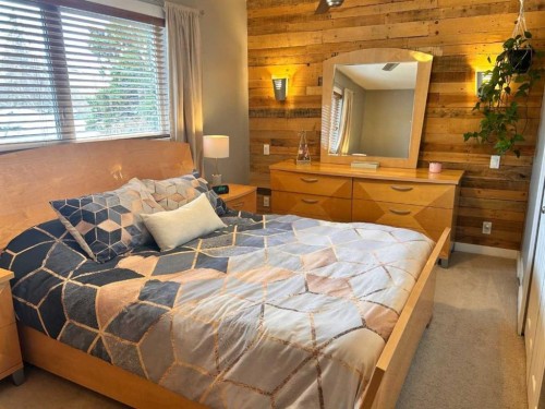 123 Franklin Drive Se, Calgary, AB - Indoor Photo Showing Bedroom