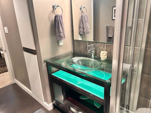 123 Franklin Drive Se, Calgary, AB - Indoor Photo Showing Bathroom