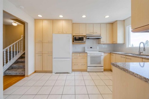 128 Silver Ridge, Calgary, AB - Indoor Photo Showing Kitchen