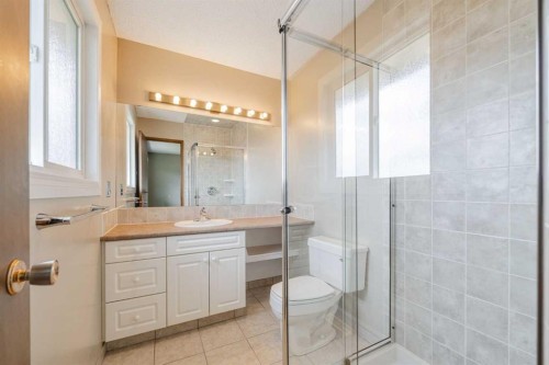 128 Silver Ridge, Calgary, AB - Indoor Photo Showing Bathroom