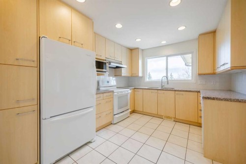 128 Silver Ridge, Calgary, AB - Indoor Photo Showing Kitchen