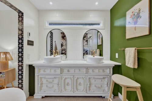 12 Glacier Drive Sw, Calgary, AB - Indoor Photo Showing Bathroom