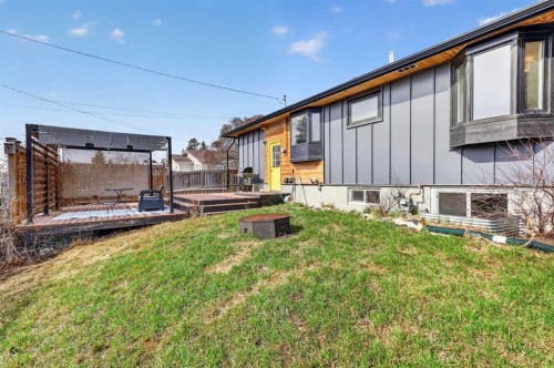 12 Glacier Drive Sw, Calgary, AB - Outdoor
