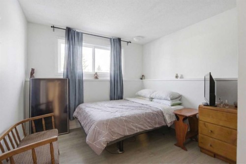 6335 24 Avenue Ne, Calgary, AB - Indoor Photo Showing Bedroom