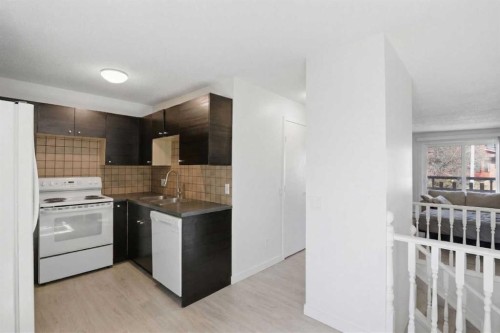 6335 24 Avenue Ne, Calgary, AB - Indoor Photo Showing Kitchen
