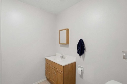 6333 24 Avenue Ne, Calgary, AB - Indoor Photo Showing Other Room