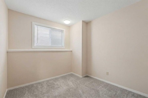 6333 24 Avenue Ne, Calgary, AB - Indoor Photo Showing Other Room