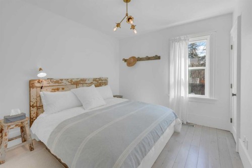 1312 4 Street Nw, Calgary, AB - Indoor Photo Showing Bedroom