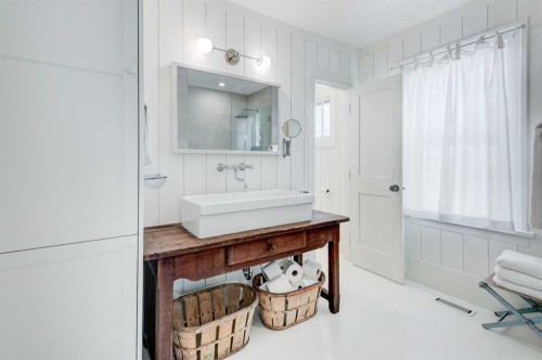 1312 4 Street Nw, Calgary, AB - Indoor