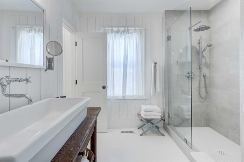 1312 4 Street Nw, Calgary, AB - Indoor Photo Showing Bathroom
