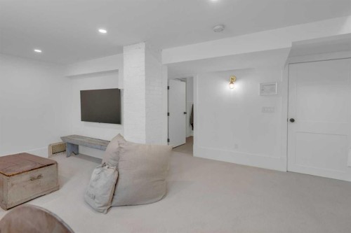 1312 4 Street Nw, Calgary, AB - Indoor