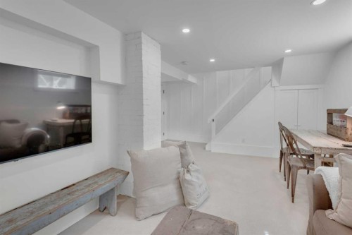 1312 4 Street Nw, Calgary, AB - Indoor