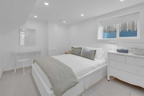 1312 4 Street Nw, Calgary, AB - Indoor Photo Showing Bedroom