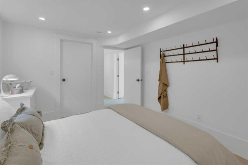 1312 4 Street Nw, Calgary, AB - Indoor Photo Showing Bedroom