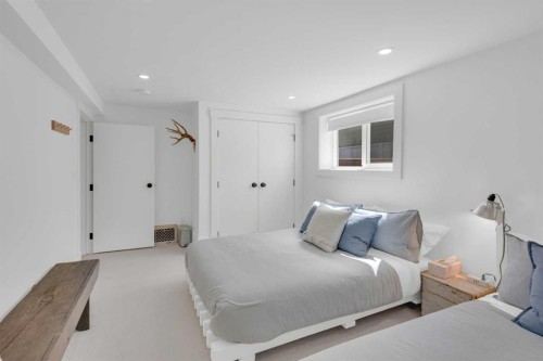 1312 4 Street Nw, Calgary, AB - Indoor Photo Showing Bedroom