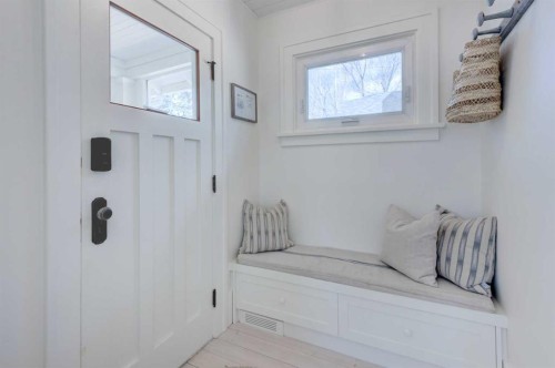 1312 4 Street Nw, Calgary, AB - Indoor Photo Showing Other Room