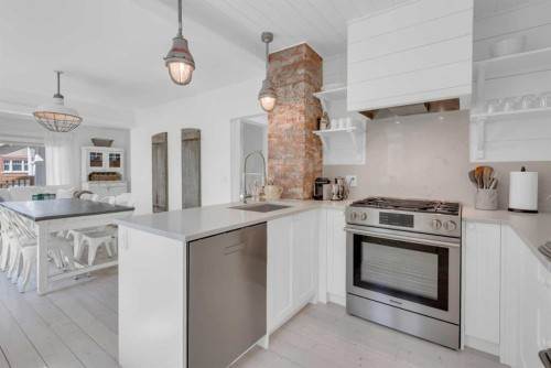 1312 4 Street Nw, Calgary, AB - Indoor Photo Showing Kitchen With Upgraded Kitchen