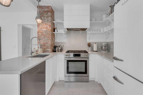 1312 4 Street Nw, Calgary, AB - Indoor Photo Showing Kitchen With Upgraded Kitchen