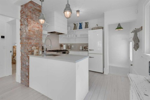1312 4 Street Nw, Calgary, AB - Indoor Photo Showing Kitchen