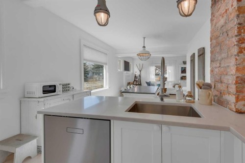 1312 4 Street Nw, Calgary, AB - Indoor Photo Showing Kitchen