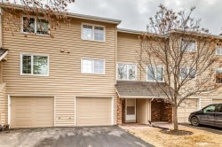 322 Point Mckay Gardens NW Calgary, AB T3B 5B7