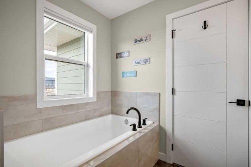 1073 Waterford Drive, Chestermere, AB - Indoor Photo Showing Bathroom